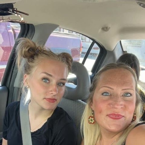 Meet your Posher, Jonna - Picture 1 of 2